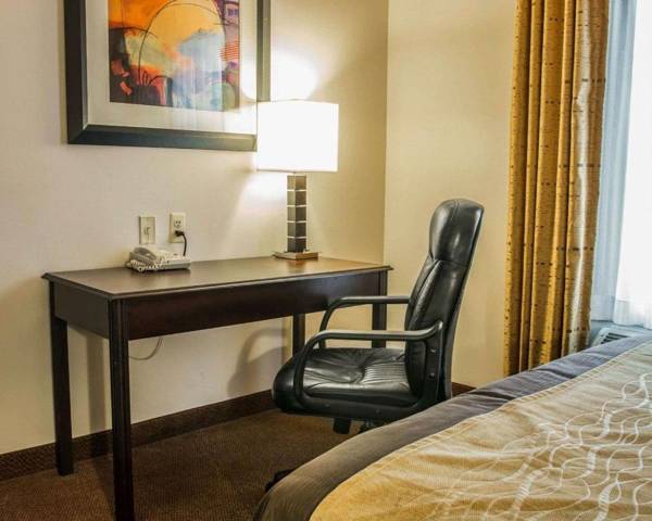 Workspace - Comfort Inn & Suites Fenton