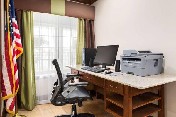 Workspace - Country Inn & Suites by Radisson Grand Rapids Airport MI