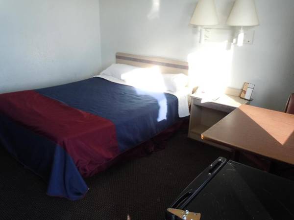 Travelodge by Wyndham Grand Rapids North