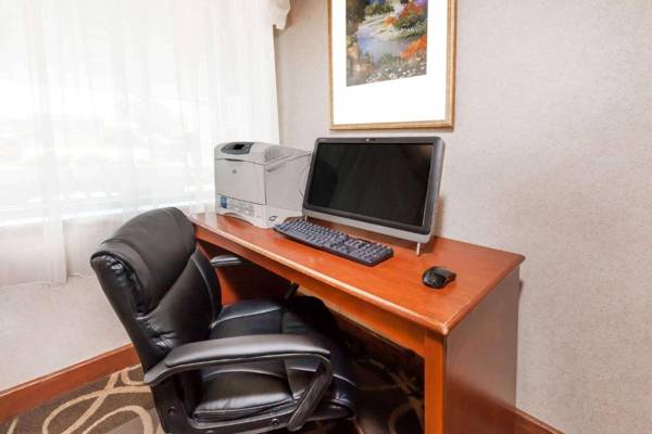 Workspace - Baymont by Wyndham Grand Rapids Airport