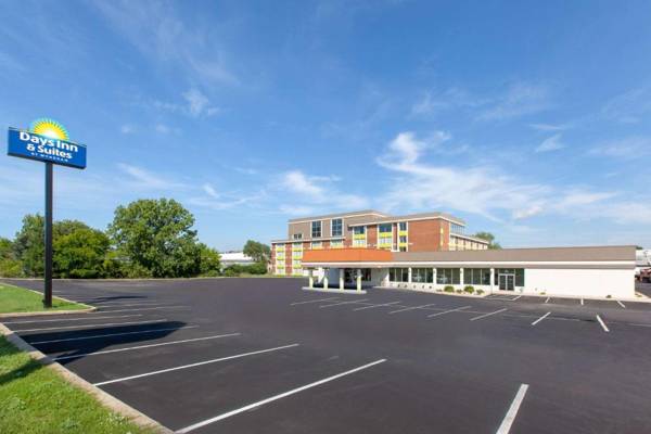 Days Inn & Suites by Wyndham Grand Rapids Near Downtown