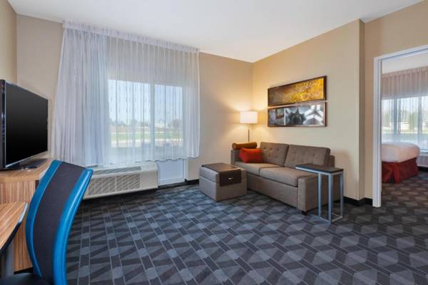 Workspace - TownePlace Suites by Marriott Grand Rapids Airport Southeast