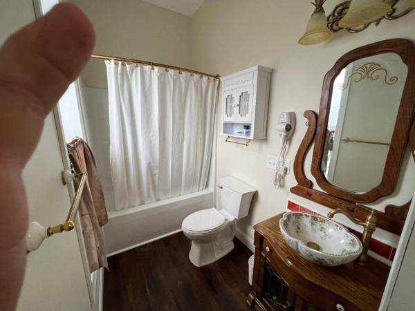 Holland Farmhouse Inn B&B