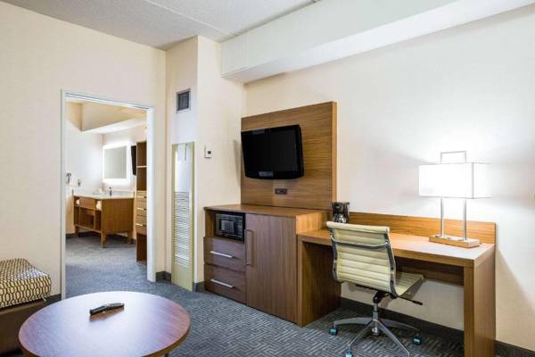Workspace - Quality Suites Hotel - Lansing