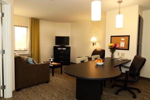 Workspace - Candlewood Suites East Lansing an IHG Hotel