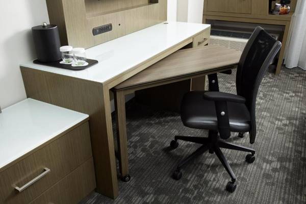 Workspace - Courtyard by Marriott Lansing