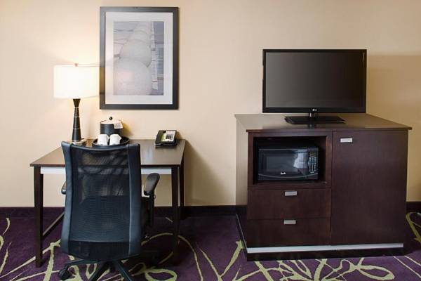 Workspace - Hampton Inn & Suites Lansing West