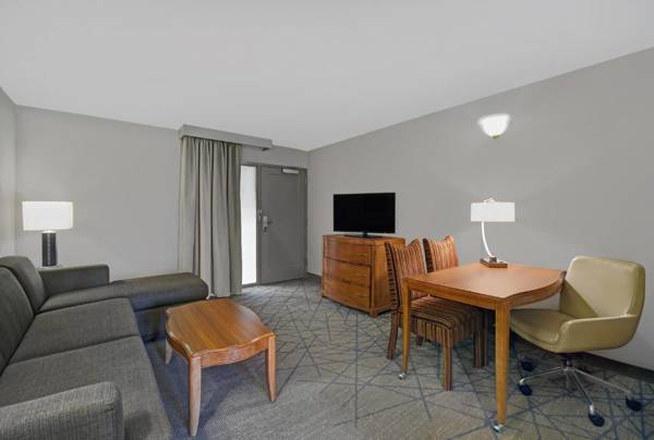 Workspace - Embassy Suites by Hilton Detroit - Livonia/Novi