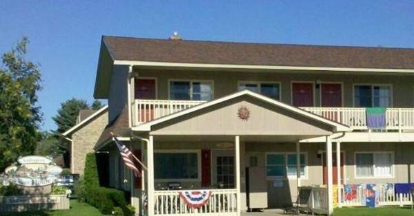 Ludington Pier House