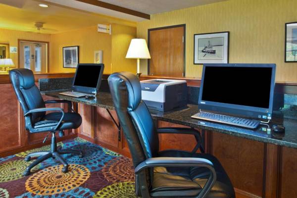 Workspace - Holiday Inn Express Mackinaw City an IHG Hotel