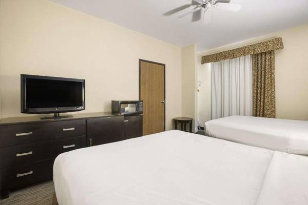 Rodeway Inn & Suites Mackinaw City – Bridgeview