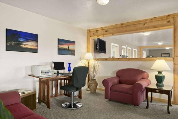 Workspace - Days Inn by Wyndham Manistee