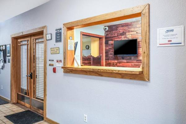 Americas Best Value Inn Marquette