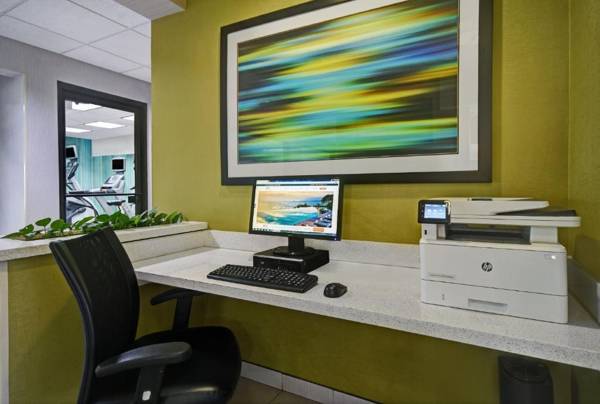 Workspace - Holiday Inn Express Marshall an IHG Hotel