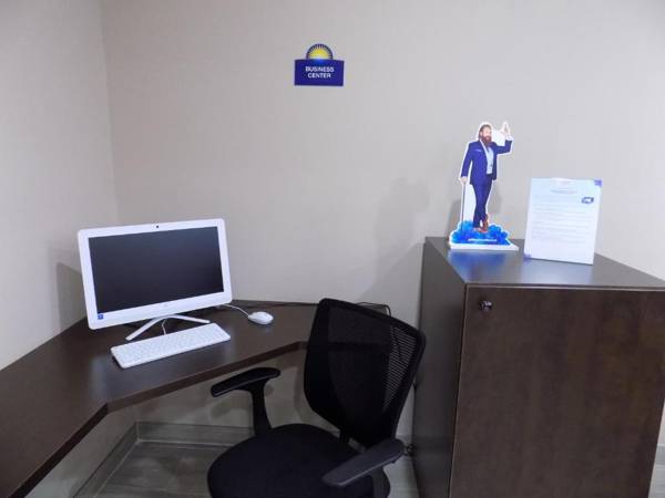 Workspace - Days Inn & Suites by Wyndham Monroe