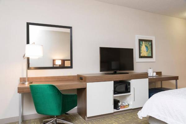 Workspace - Hampton Inn & Suites East Lansing