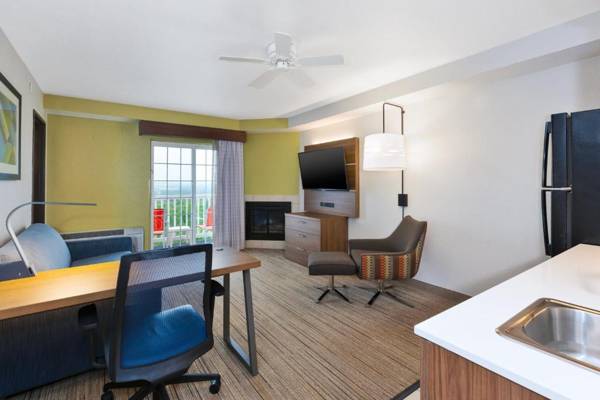 Workspace - Holiday Inn Express Hotel & Suites Petoskey an IHG Hotel