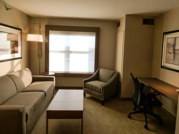 Workspace - Holiday Inn Express & Suites Plymouth - Ann Arbor Area an IHG Hotel