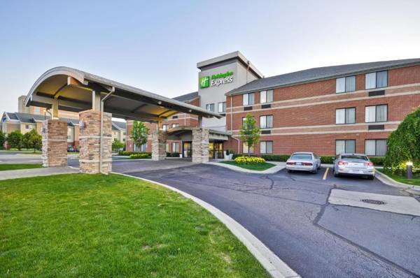 Holiday Inn Express Romulus / Detroit Airport an IHG Hotel