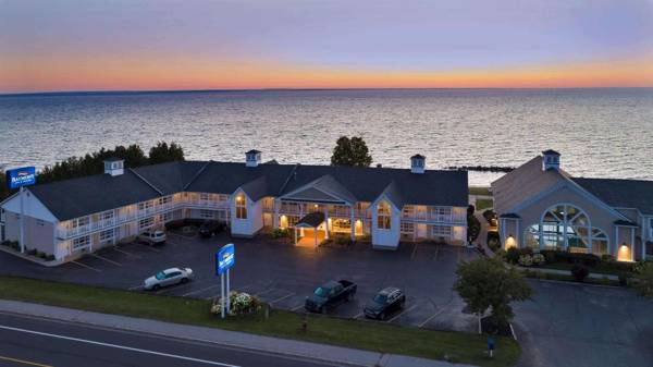 Baymont by Wyndham St. Ignace Lakefront