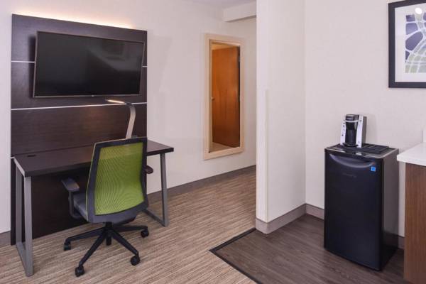 Workspace - Holiday Inn Express Hotel & Suites Southfield - Detroit an IHG Hotel