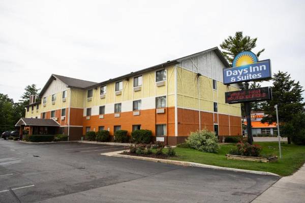 Days Inn & Suites by Wyndham Traverse City