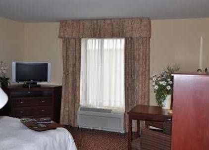 Hampton Inn and Suites Alexandria