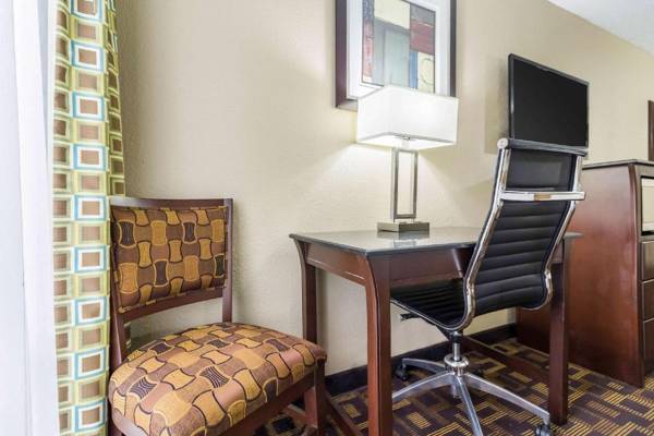 Workspace - Quality Inn and Suites - Arden Hills