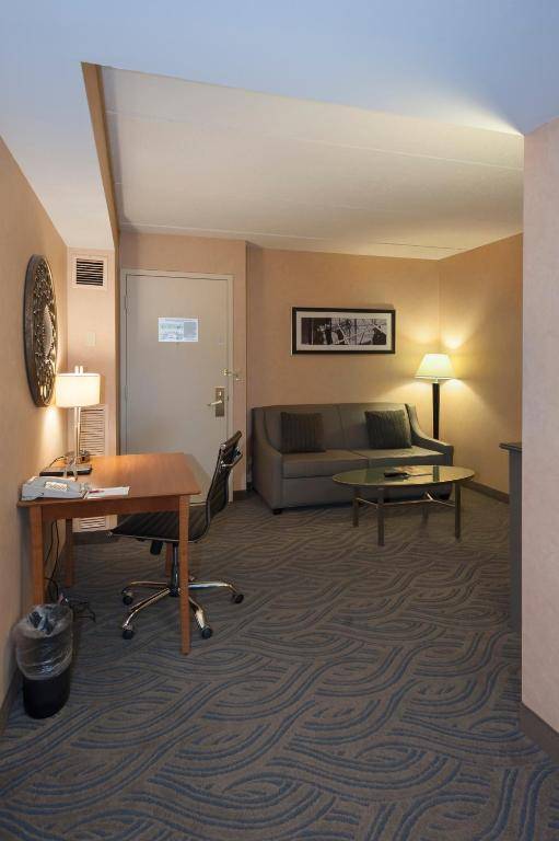 Workspace - Crowne Plaza Suites MSP Airport an IHG Hotel