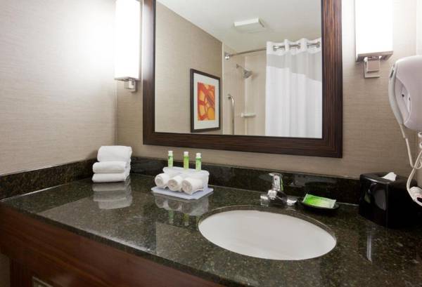 Holiday Inn Express & Suites Bloomington West an IHG Hotel