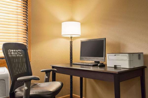 Workspace - AmericInn by Wyndham Detroit Lakes