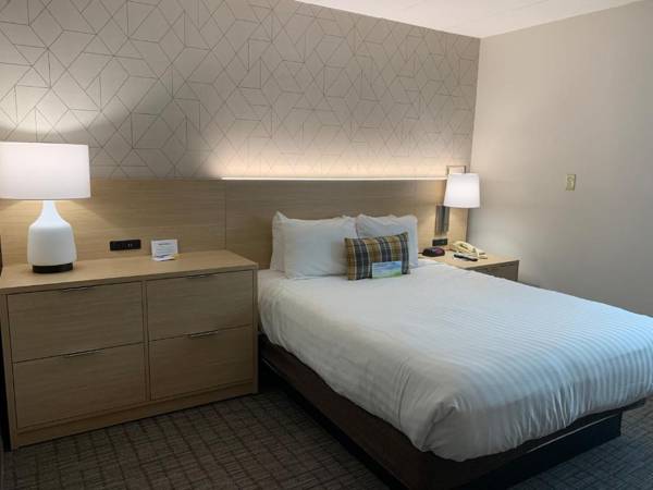 Days Inn & Suites by Wyndham Duluth by the Mall