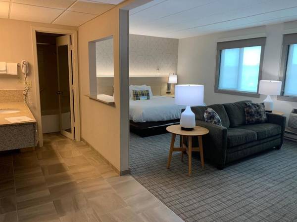 Days Inn & Suites by Wyndham Duluth by the Mall