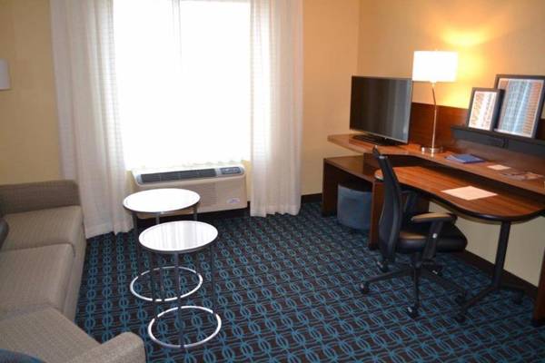 Workspace - Fairfield Inn & Suites by Marriott East Grand Forks