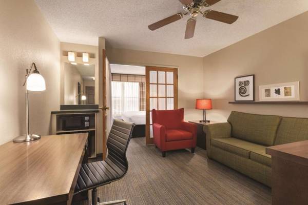 Workspace - Country Inn & Suites by Radisson Forest Lake MN