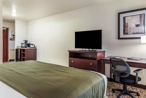 Workspace - Cobblestone Hotel & Suites - Hutchinson