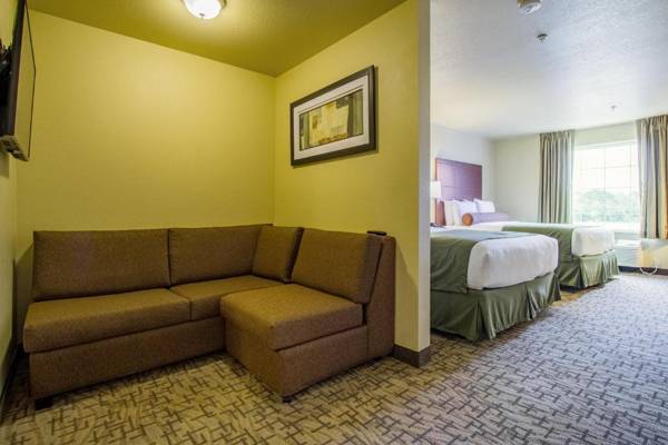 Cobblestone Hotel & Suites - Hutchinson