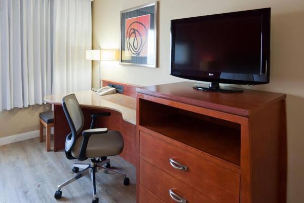 Workspace - Holiday Inn Hotel & Suites Maple Grove Northwest Minneapolis-Arbor Lakes an IHG Hotel