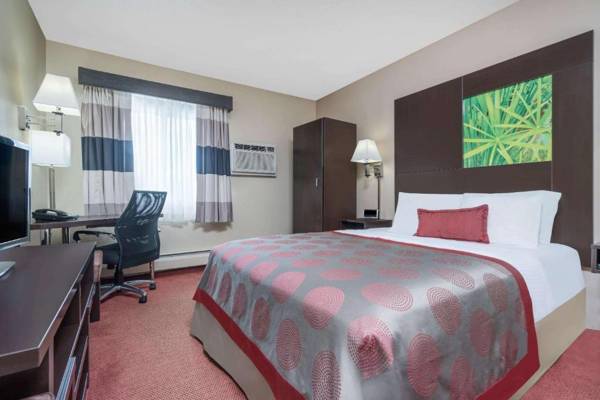 Workspace - Ramada by Wyndham Minneapolis Golden Valley