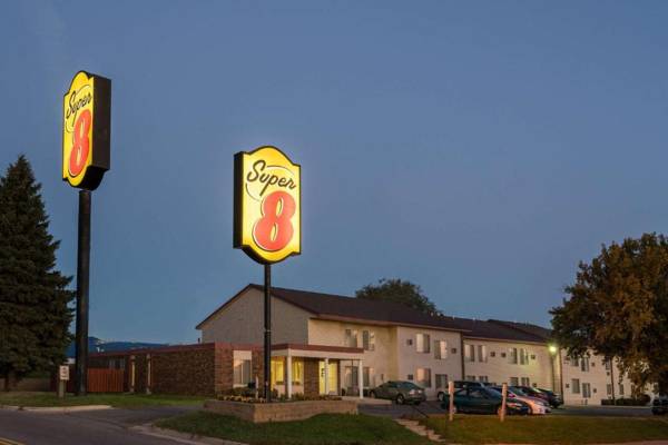 Super 8 by Wyndham Owatonna