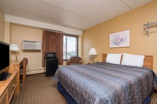 Super 8 by Wyndham Owatonna