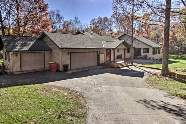 Cabin with Fire Pit and Movie Room 1 Mi to Lake