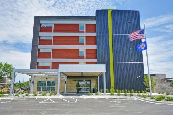 Home2 Suites by Hilton Plymouth MN