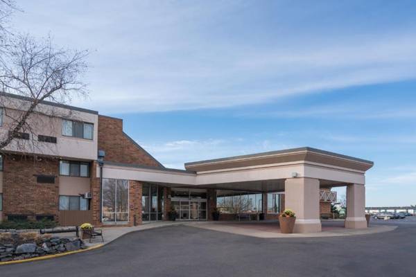 Holiday Inn & Suites St. Cloud an IHG Hotel