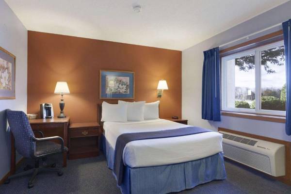 Workspace - Travelodge by Wyndham Motel of St Cloud