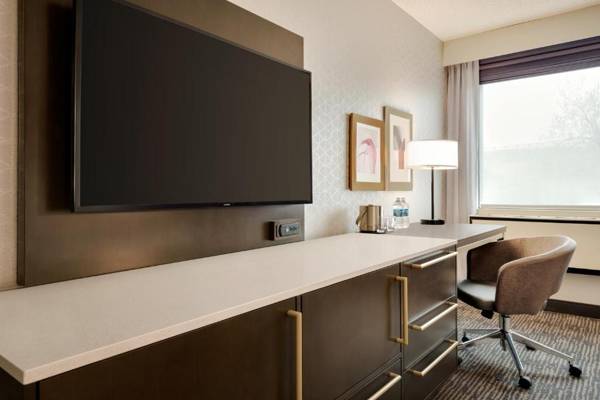 Workspace - DoubleTree by Hilton St. Paul MN