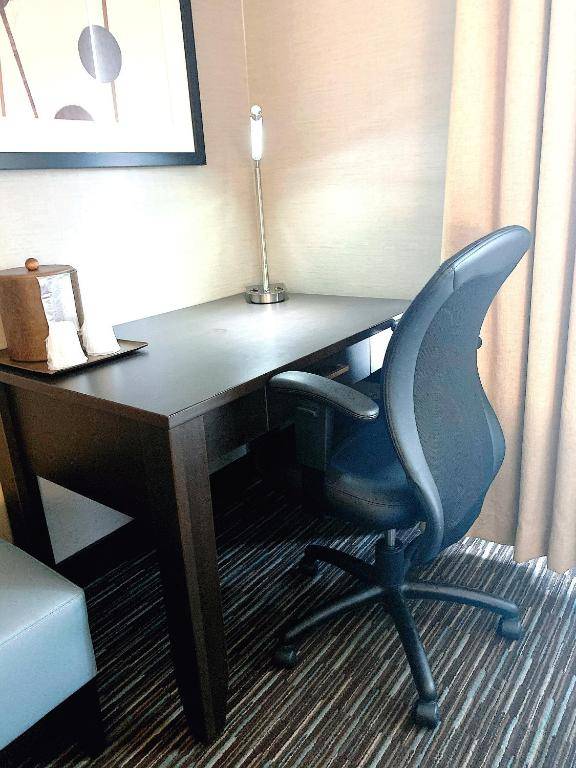 Workspace - Holiday Inn St. Paul Downtown an IHG Hotel