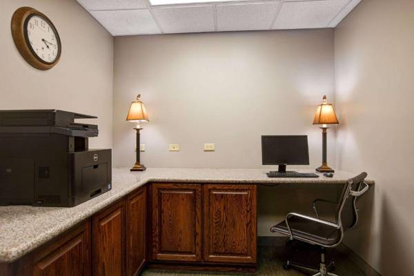 Workspace - Comfort Inn & Suites St. Paul Northeast