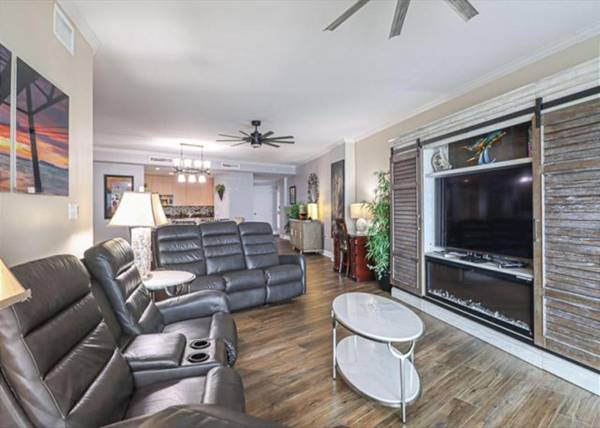 Sea Breeze 1011 Penthouse