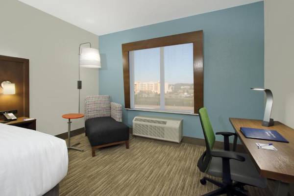 Workspace - Holiday Inn Express & Suites - Columbus North an IHG Hotel